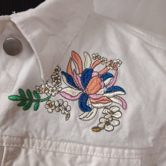 Collections Etc Womens Large Embroidered Floral Boho Art Deco White Denim Jacket - Picture 4 of 15
